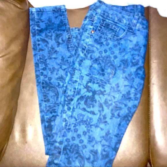 Women's Size 8 Decoded jeans with flower pattern like new - Picture 5 of 9